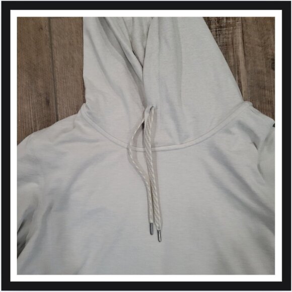 Halo Essential Hoodie - Picture 3 of 6